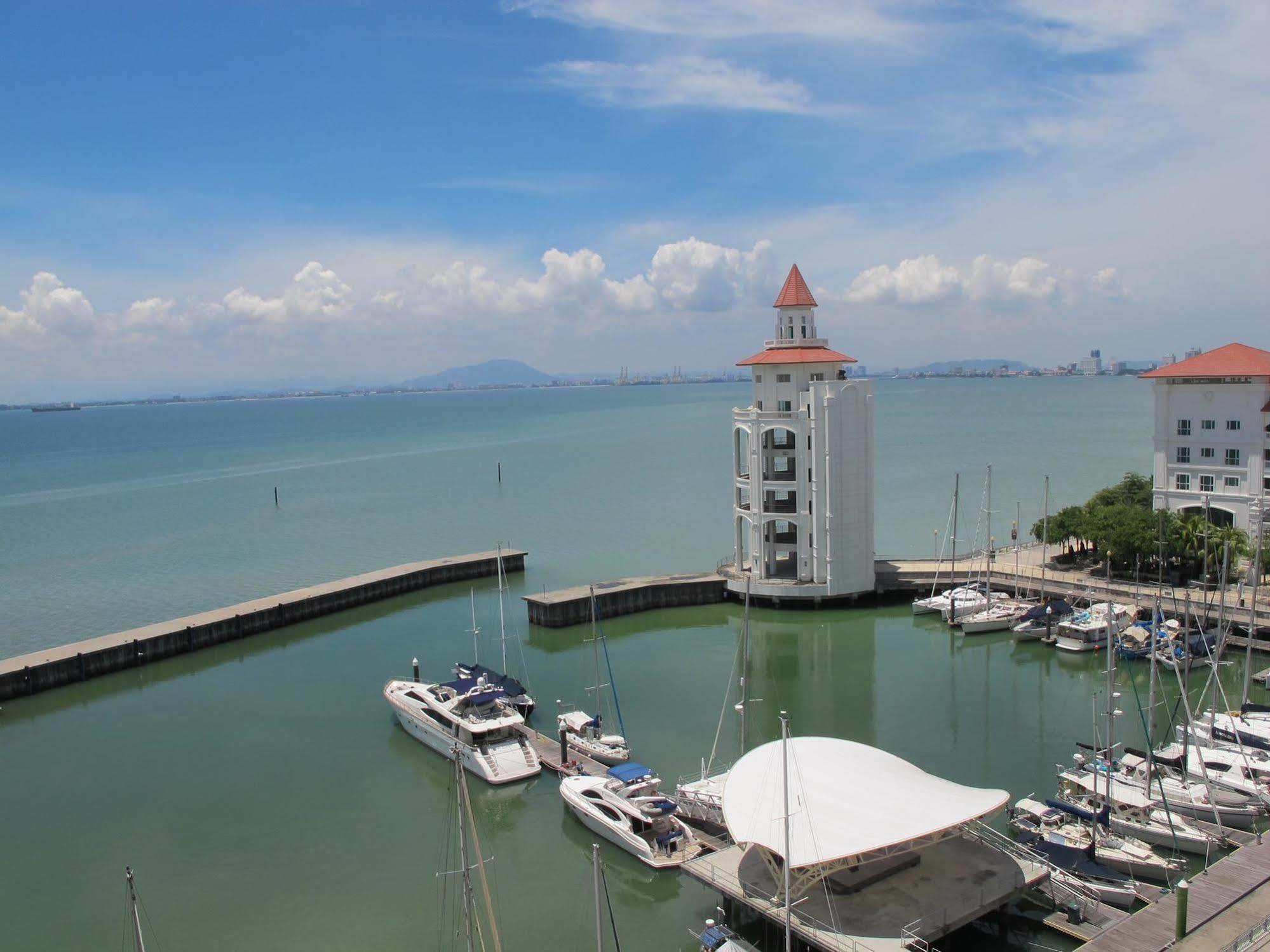 Luxury Suites @ Straits Quay Tanjung Bungah  Εξωτερικό φωτογραφία